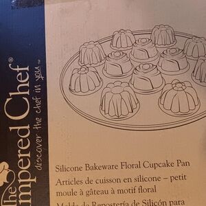 Silicone bakeware floral cupcake pan